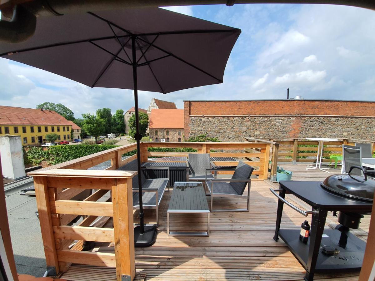 Gemuetliche Dachwohnung Mit Kleiner Oder Grosser Dachterrasse Nebeneinander Wolmirstedt Exterior foto