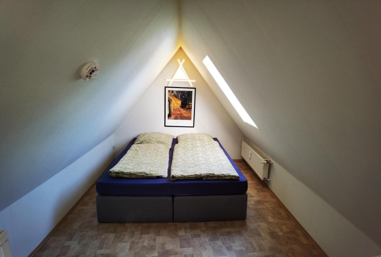 Gemuetliche Dachwohnung Mit Kleiner Oder Grosser Dachterrasse Nebeneinander Wolmirstedt Exterior foto