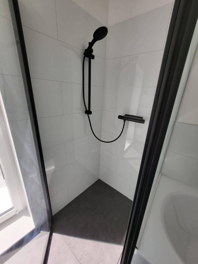 Gemuetliche Dachwohnung Mit Kleiner Oder Grosser Dachterrasse Nebeneinander Wolmirstedt Exterior foto