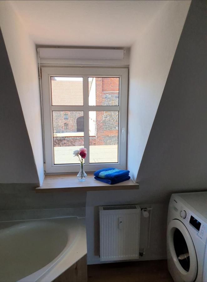 Gemuetliche Dachwohnung Mit Kleiner Oder Grosser Dachterrasse Nebeneinander Wolmirstedt Exterior foto