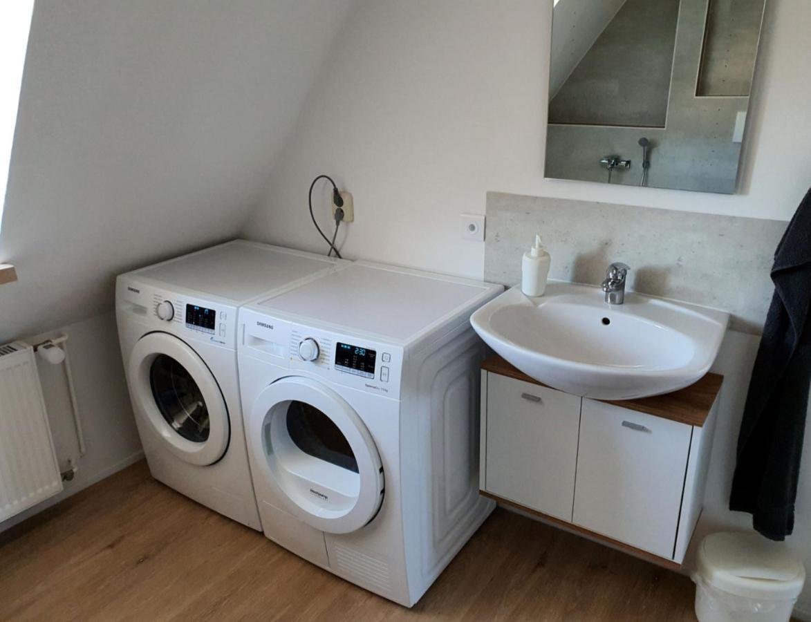 Gemuetliche Dachwohnung Mit Kleiner Oder Grosser Dachterrasse Nebeneinander Wolmirstedt Exterior foto